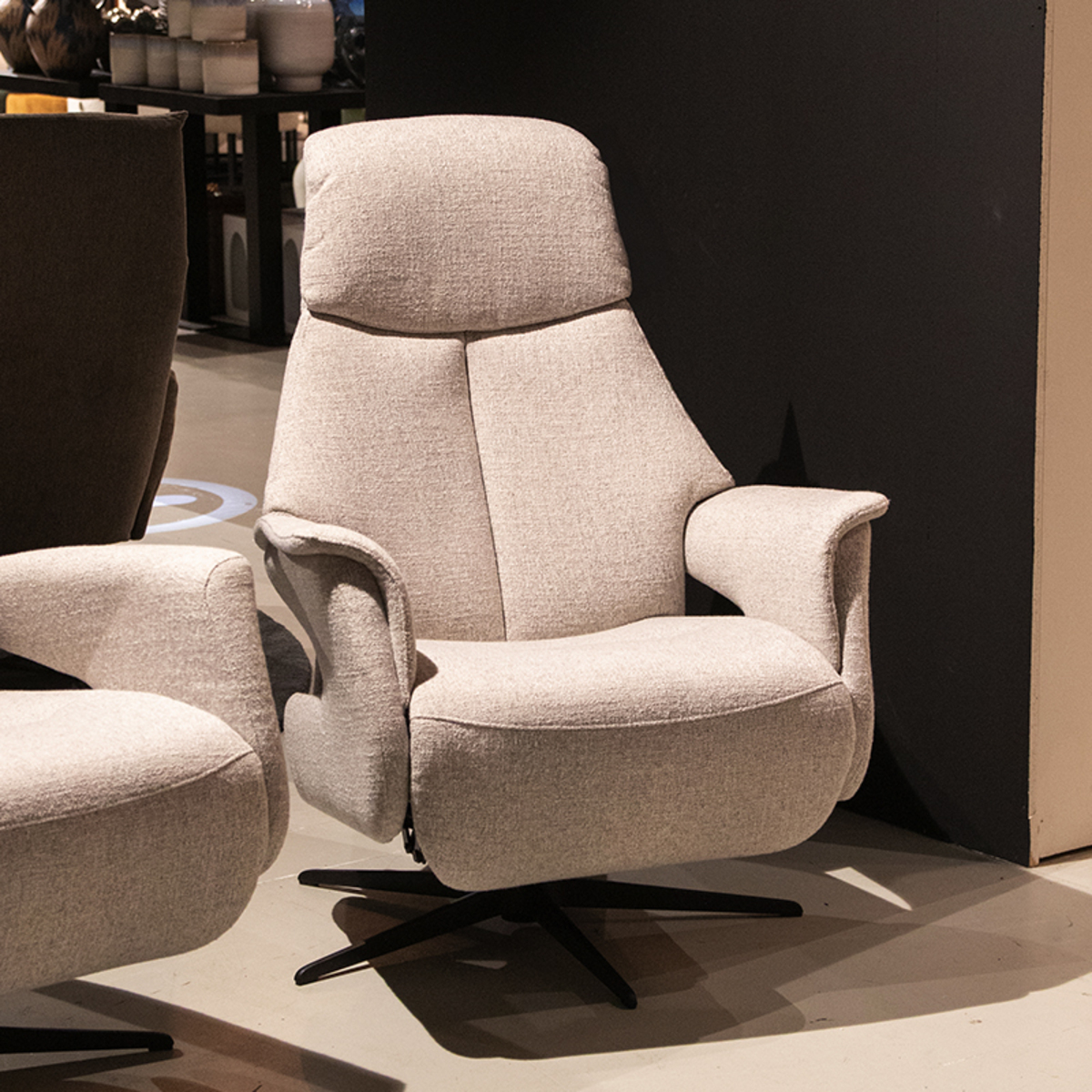 Fauteuil Guus - Relaxfauteuil - Armleuning - Grijs - Stof - Industrieel - DOK 2 Essentials