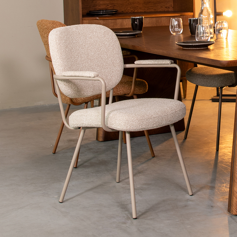 Eetkamerstoel Lausanne - Armleuning - Naturel Beige - Royal Boucle - Scandinavisch - LABEL51
